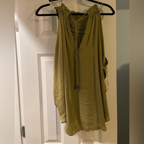 green tank top - Picture 5 of 5